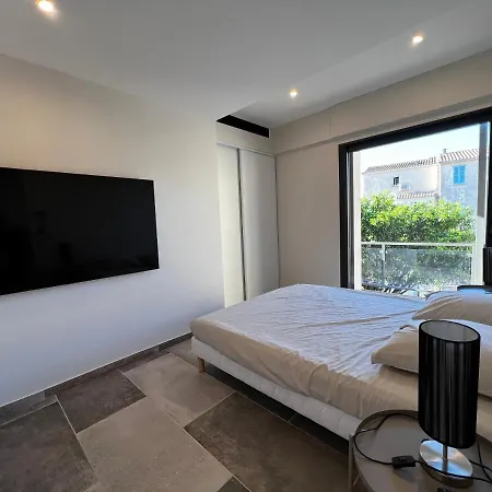 Apartment T3 Avec Terrasse, Centre Lavandou *