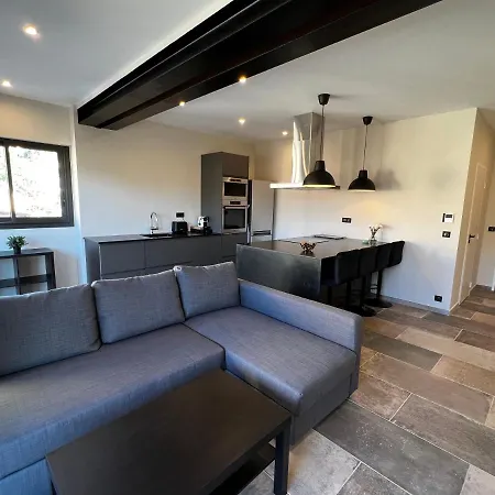 Apartment T3 Avec Terrasse, Centre Lavandou *
